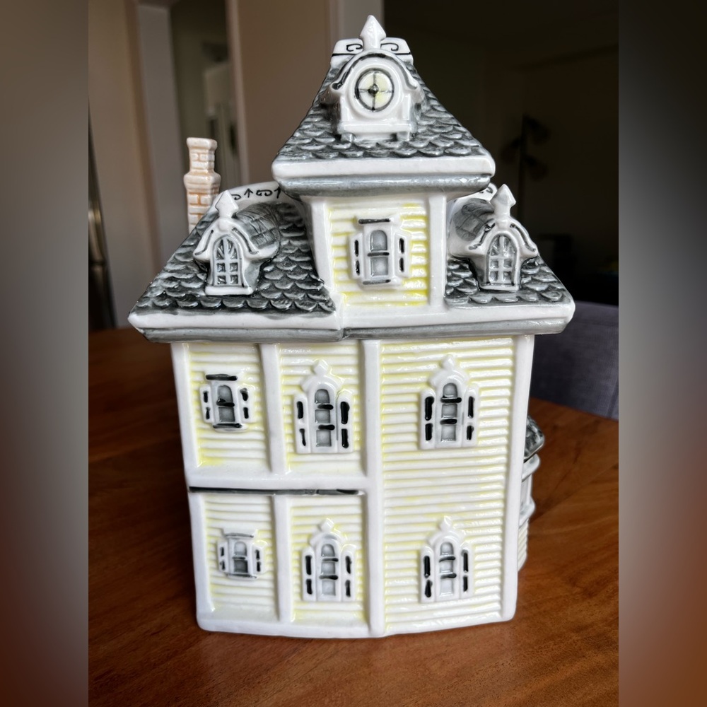 Vintage Victorian House Cookie Jar